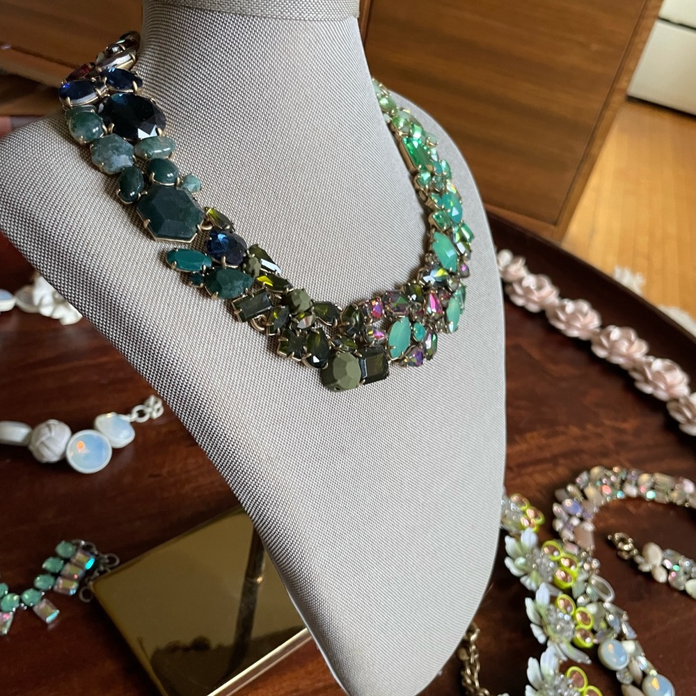 **RARE** J. Crew Green Multi-Colored Ombré Crystal Cluster Statement Nec… - Picture 2 of 6